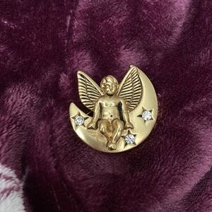 Vintage Cherub Gold Tone Brooch